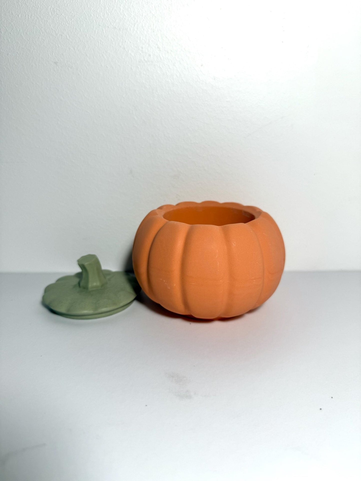 Handcrafted Plaster Pumpkin Candle Holder: A Cozy Candle and Jewelry Holder - Dustivy