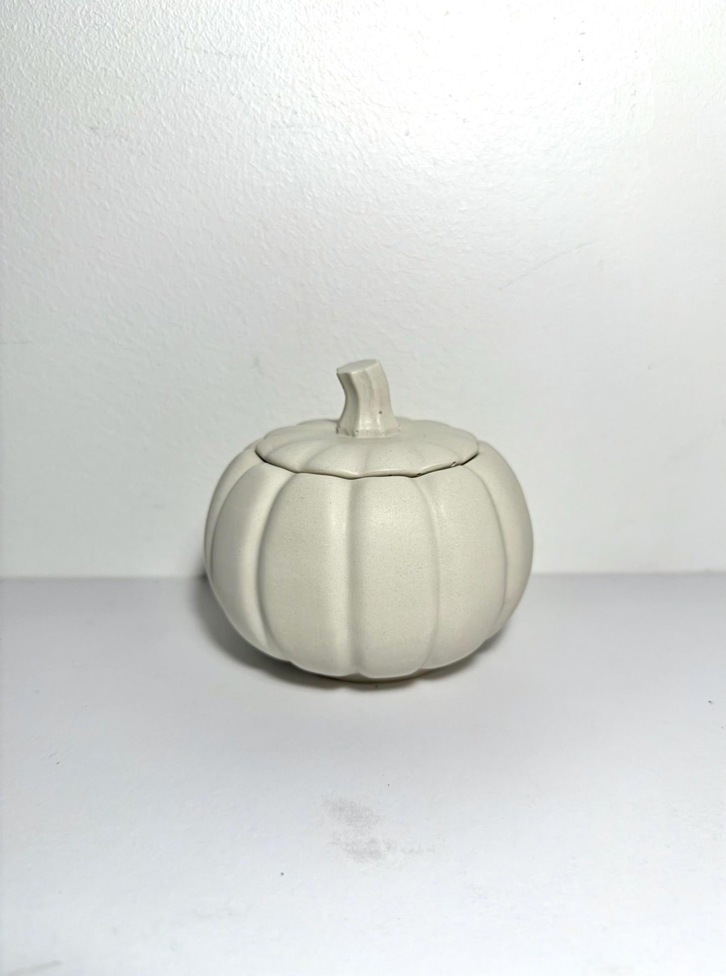 Handcrafted Plaster Pumpkin Candle Holder: A Cozy Candle and Jewelry Holder - Dustivy