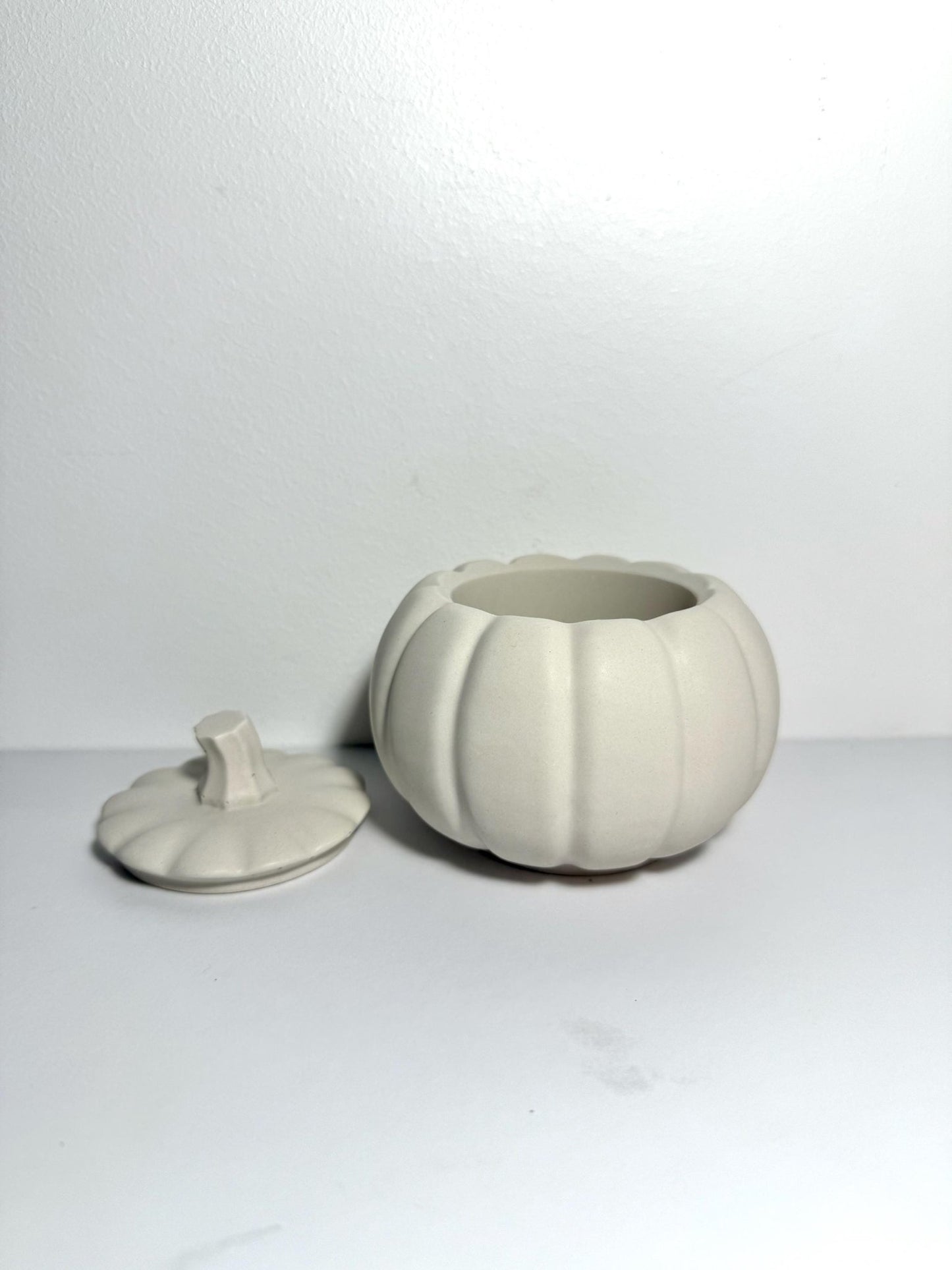 Handcrafted Plaster Pumpkin Candle Holder: A Cozy Candle and Jewelry Holder - Dustivy
