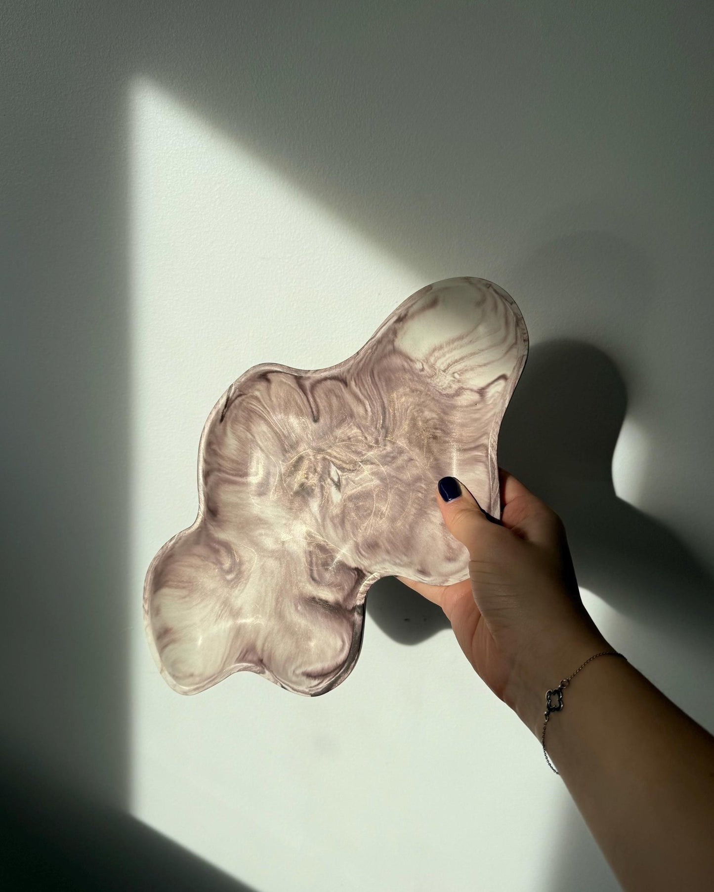 Handmade Concrete Cloudlet Tray – Perfect for Jewelry, Candles, Coffee, Cosmetics, and Perfumes - Dustivy