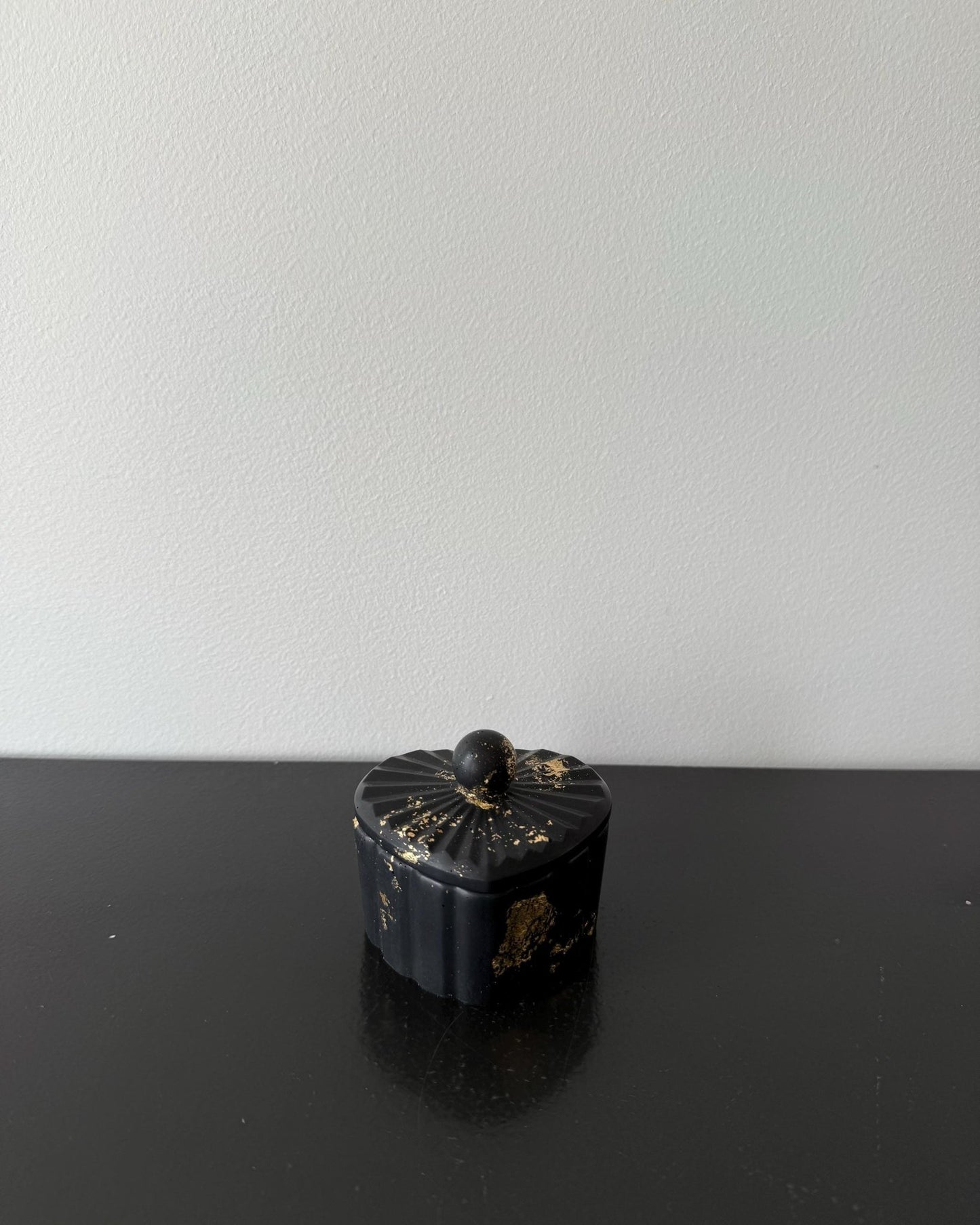 Handmade Concrete Dame Set – Perfect for Jewelry, Candles, Coffee, Cosmetics, and Perfumes - Dustivy