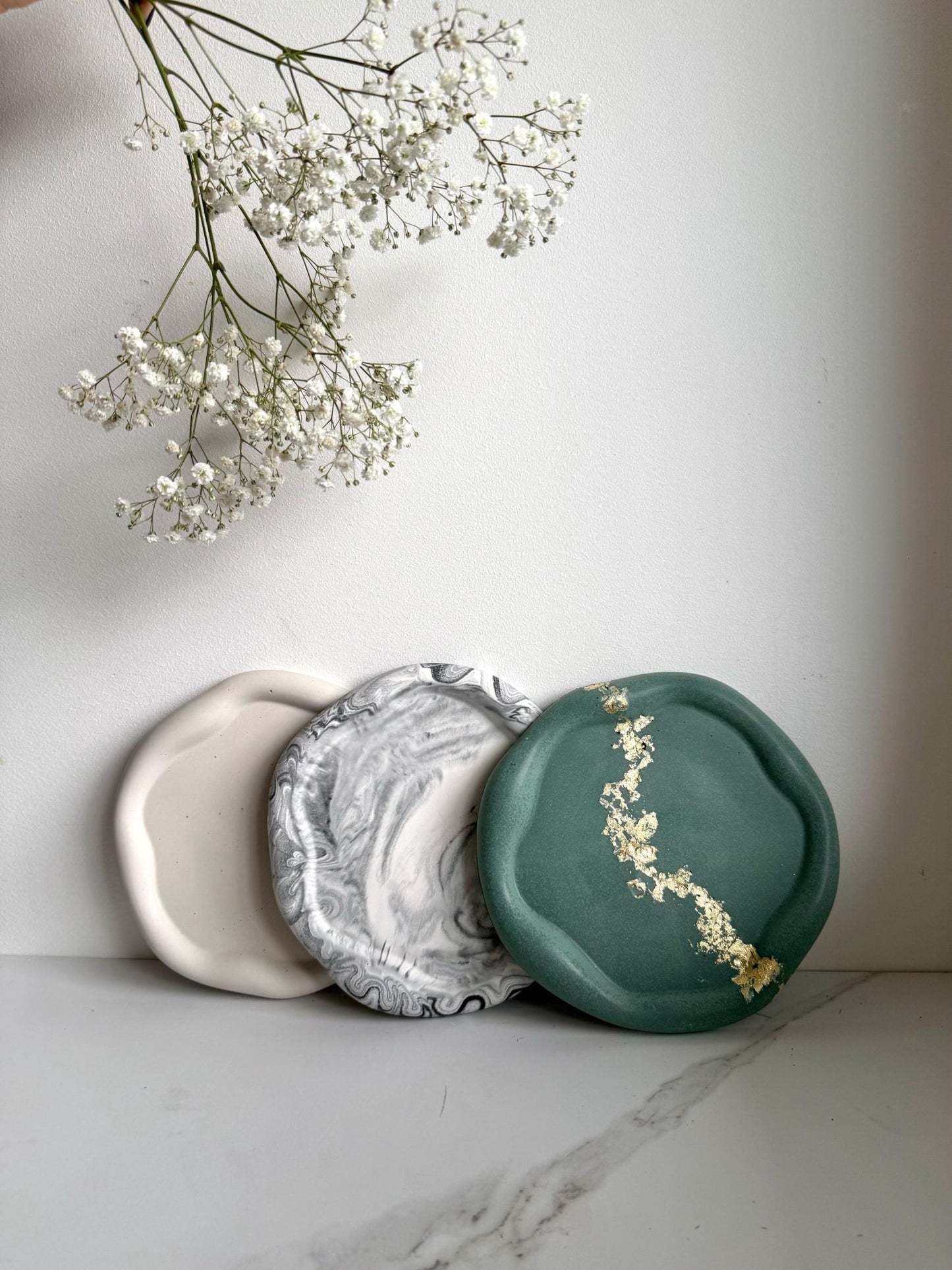 Handmade Concrete Waves Tray – Perfect for Jewelry, Candles, Coffee, Cosmetics, and Perfumes - Dustivy