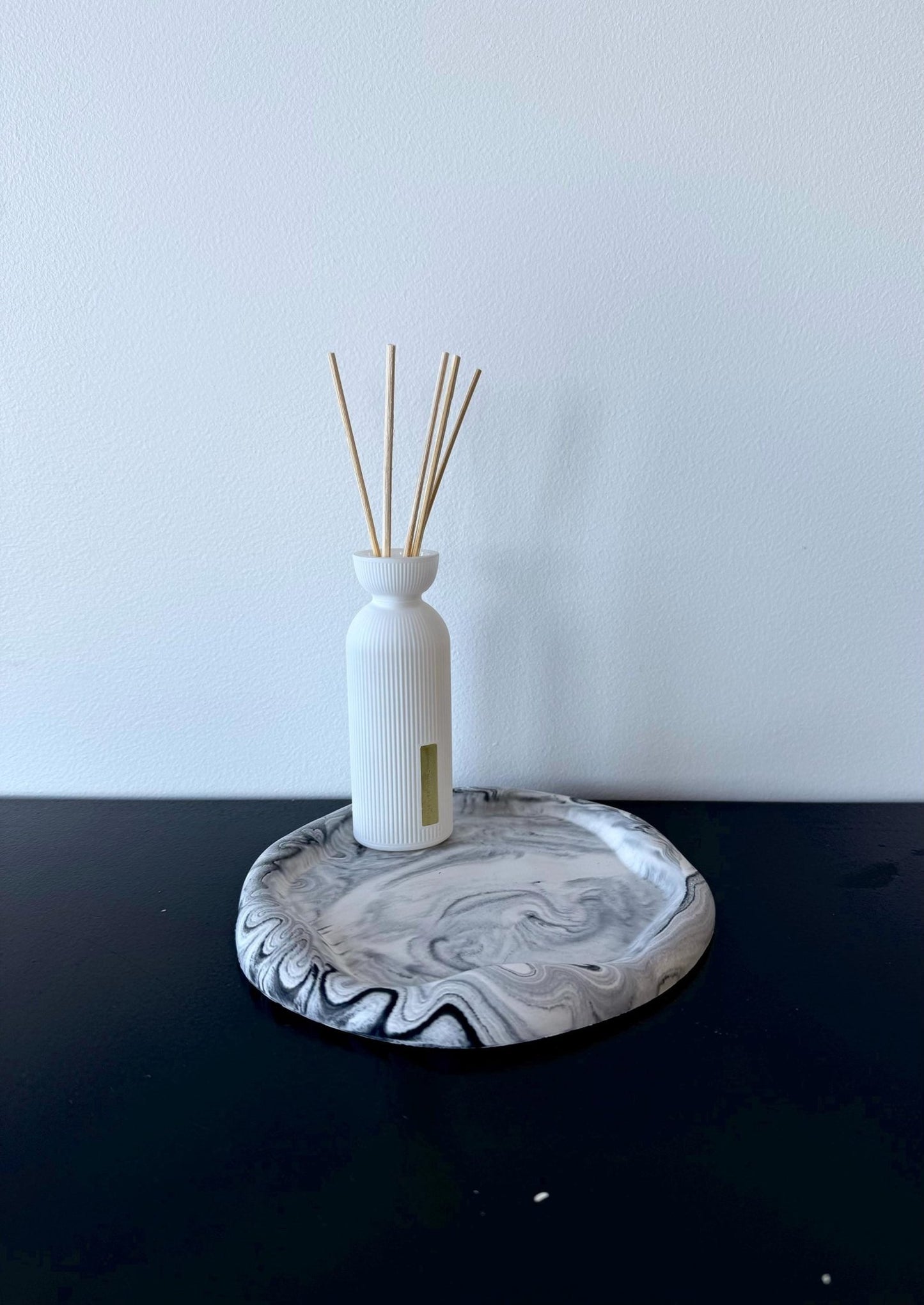 Handmade Concrete Waves Tray – Perfect for Jewelry, Candles, Coffee, Cosmetics, and Perfumes - Dustivy
